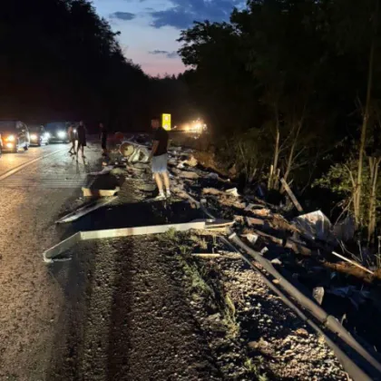 Тежкотоварен автомобил е предизвикал катастрофа в района на с Присово