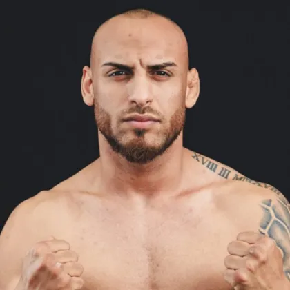 Боецът Митко Илиев освен че бе обявен за победител в