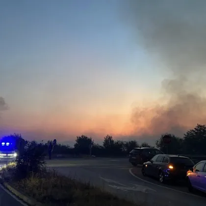 Голям пожар пламна в района на Костинброд тази вечер Общината
