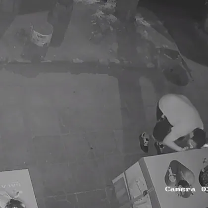 Грозна проява в нощна София попадна на видео Мъж си набра