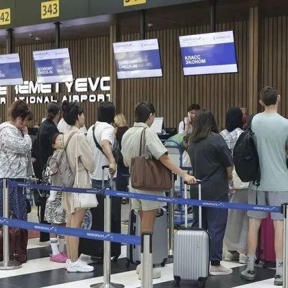 517 полета бяха отменени на летищата в Москва и Санкт