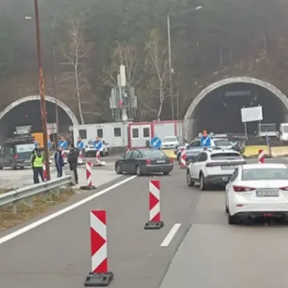 Катастрофа затвори движението в участък на "Хемус"