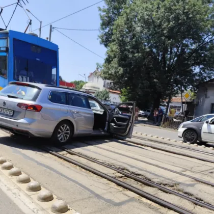 Катастрофа стана преди минути в София Трамвай и лека кола