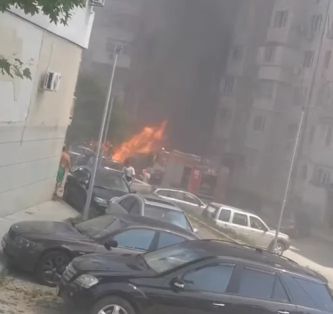 Няколко коли горят във Варна СНИМКА