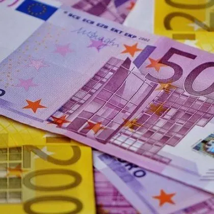 Курсът на еврото в сутрешната междубанкова търговия във Франкфурт леко