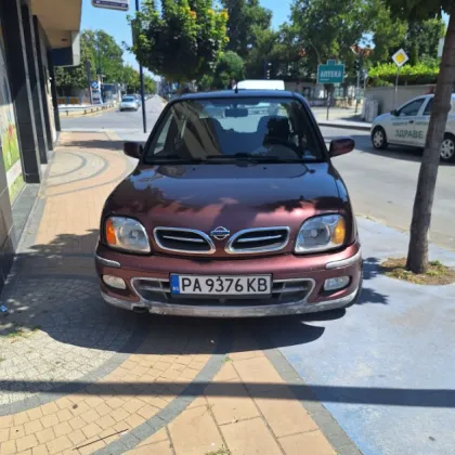 Снимка на нагло паркиран автомобил върху тротоар в Пазарджик предизвика