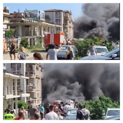 Гъсти облаци черен дим погълнаха слънчевия следобед в курорта Св