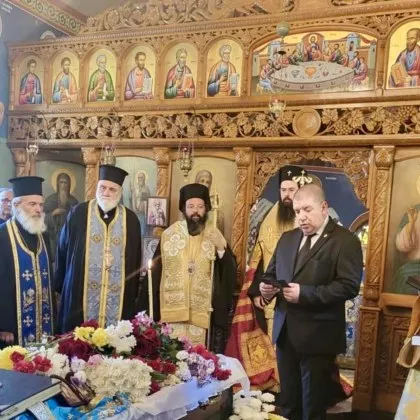 Десетки миряни духовници и поклоници се събраха днес в Кричимския