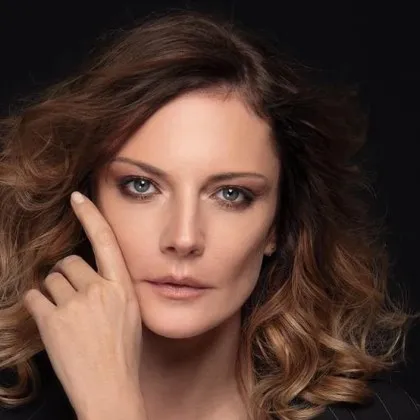 Една жена търси поет Но не просто поет – истински