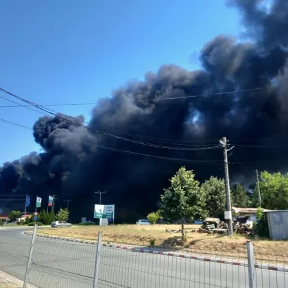 Голям пожар избухна в град Средец По информация на пожарната