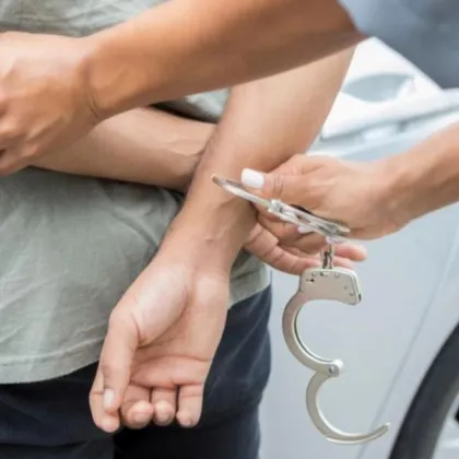 Двама извършители на кражби са установени от служители на сектор