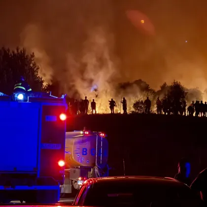 Продължава борбата с огнената стихия в община Болярово край селата