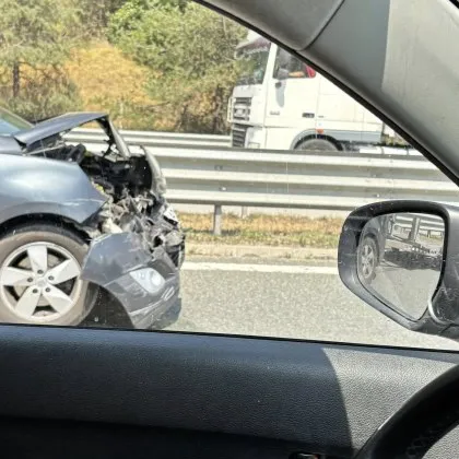 3 катастрофи със 7 автомобила на "Тракия" към Пловдив СНИМКИ и ВИДЕО