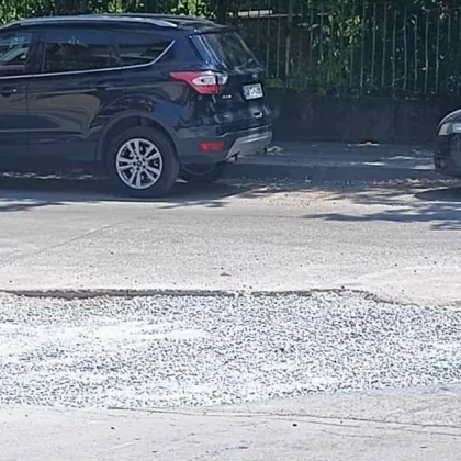 Два пъти в Търново, два пъти в сервиза: Шофьор предупреди за опасна дупка