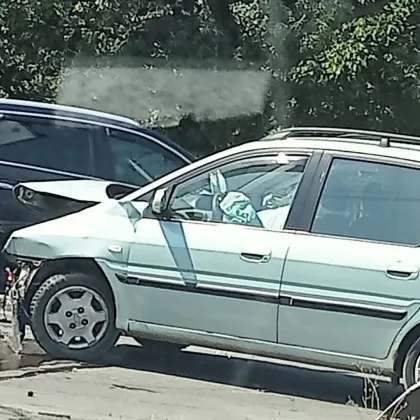 Две коли се удариха в София СНИМКИ