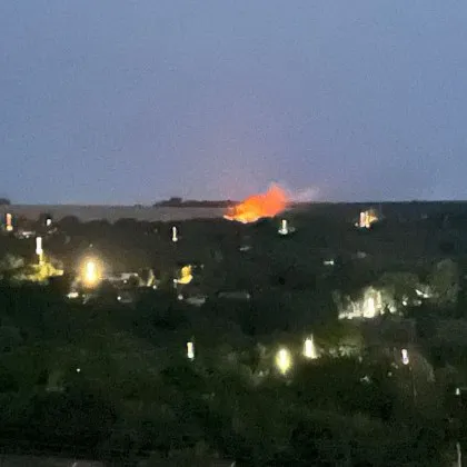 Голям пожар е избухнал тази вечер в района на град