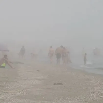 Мъгла покри плажовете на Черно море в Румъния ВИДЕО