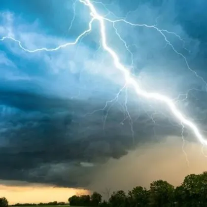 Мълния е най честата причина за възникването на пожарите в националните