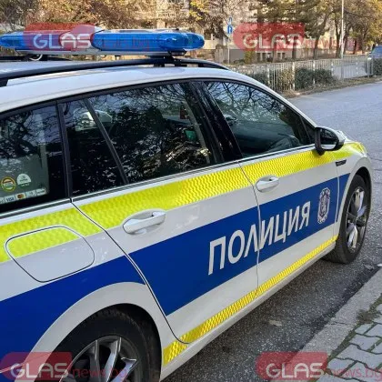 Полицаи спасиха 13-годишно момиче, надвесено от мост над магистрала "Струма"