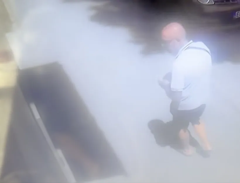 Разсеян мъж забрави парите си на банкомата, непознат му ги взе ВИДЕО
