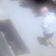 Разсеян мъж забрави парите си на банкомата, непознат му ги взе ВИДЕО