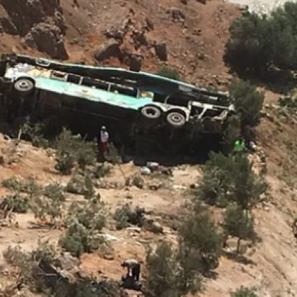 Най малко 15 души загинаха снощи в автобусна катастрофа в перуанските