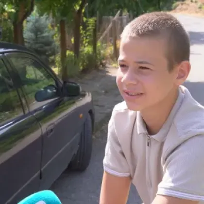 13 годишно момче намира изгубената чанта с пари на семейство пенсионери Преди