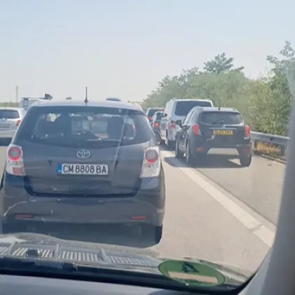 След поредица от верижни катастрофи днес движението по автомагистрала Тракия