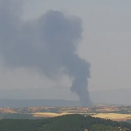 Пожар възникна край ТЕЦ Бобов дол Горят вагони със слама