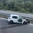 Кола се заби в мантинелата на АМ "Тракия", има сериозни щети СНИМКИ