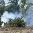 Пожар избухна край плаж до Созопол, плажуващи гасиха огъня СНИМКИ