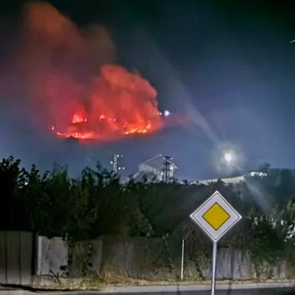 Комбинацията от летни жеги немърливост и силен вятър продължава да