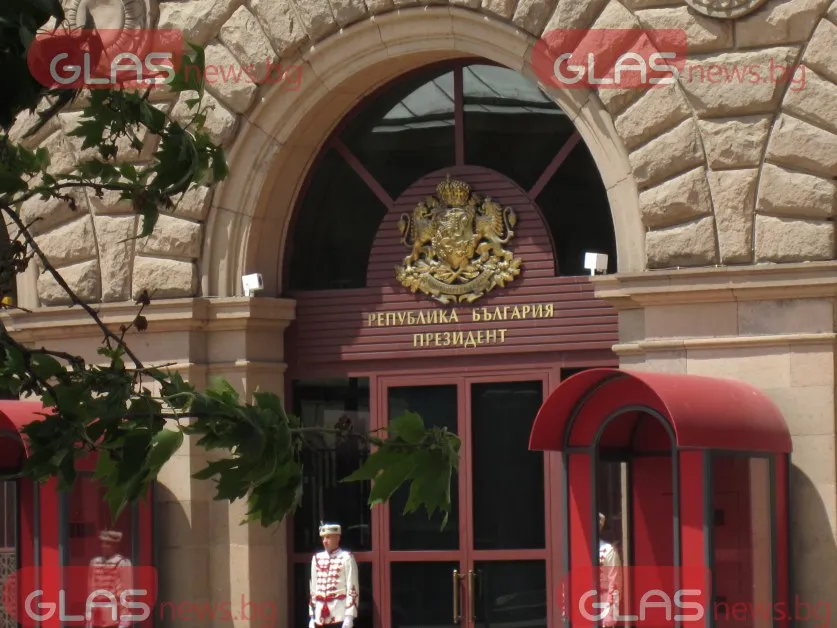 Критикуваха Радев за смяна на позициите си, той отвърна