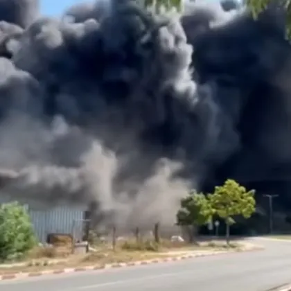 Пожарът който избухна в цеха за пластмаса край Средец нанесе