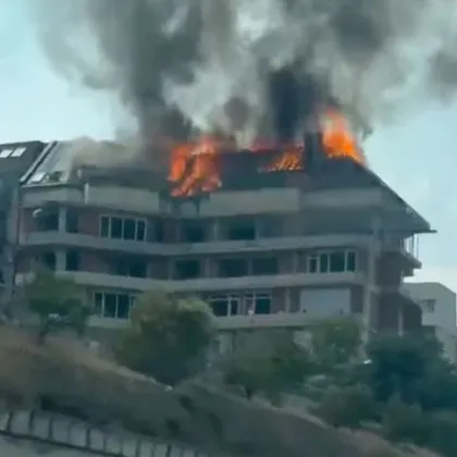 Слънцето над София едва проблясва през гъстата черна димна завеса в