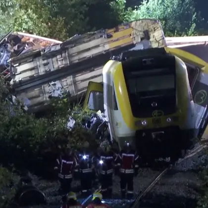 Трима души загинаха а повече от 50 са ранени след