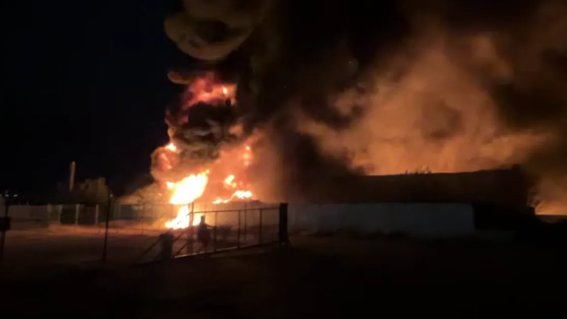 Пожар горя в склад за стари автомобилни гуми ВИДЕО