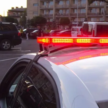 Въоръжени мъже са убили най малко 17 души и са ранили