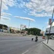 Моторист подкара из София, куче на повод тича след него ВИДЕО