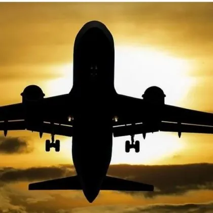 Пътнически самолет на Turkish Airlines бе евакуиран по аварийни пързалки