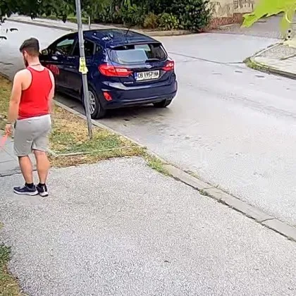 Една банална и дребна случка за пореден път повдига далеч