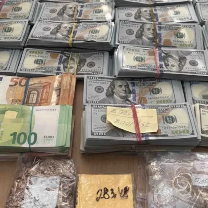 Недекларирани 740 000 щатски долара 30 000 евро и 1288