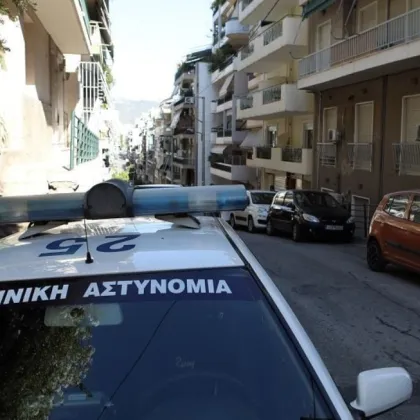 Арестуваха майката на 3 годишно момиченце намерено мъртво на плажа в Атина Тя е