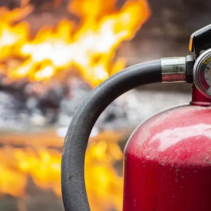 Опасен инцидент вдигна огнеборците в Сандански на крак газова бутилка