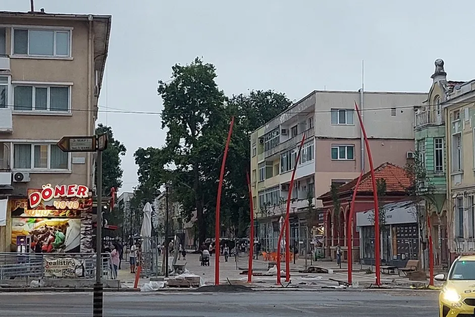 Нова артинсталация в Добрич подпали социалните мрежи СНИМКИ