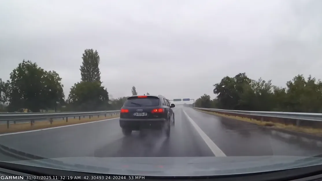 Снимаха на ВИДЕО черен джип по "Тракия" в нагло поведение