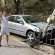 Шофьор катастрофира в ограда край Враца, показа средни пръсти на репортер