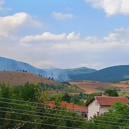 Пожарът който пламна в трънската местност Трънски обор вече е
