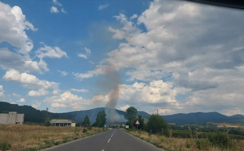 Нов пожар избухна край село Рани луг СНИМКИ