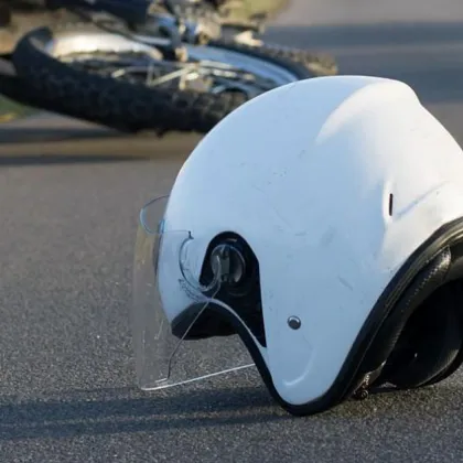 Мотоциклист е в тежко състояние с опасност за живота след